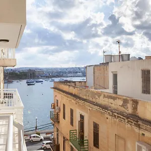 Seaside View Close To Ferries By Jl Sliema